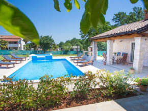 Roofed Villa in Istria with Private Pool